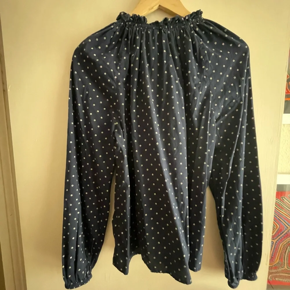 Gap brand long sleeved blouse with small white flowers - Picture 5 of 8